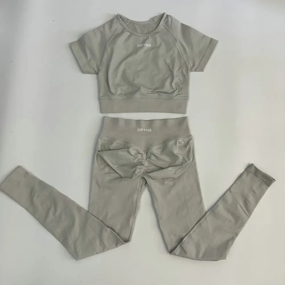 Women's Two-Piece Yoga Fitness Outfit Activewear Set